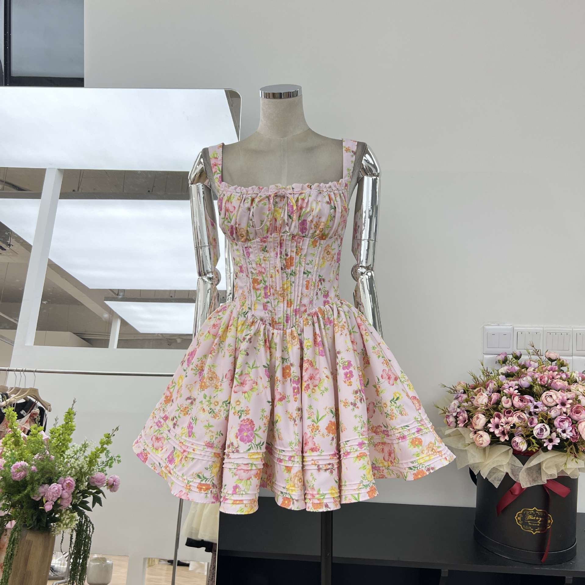 小衆のしわのプリントのバレエの魚の骨は腰のワンピースを収めます 6,516円