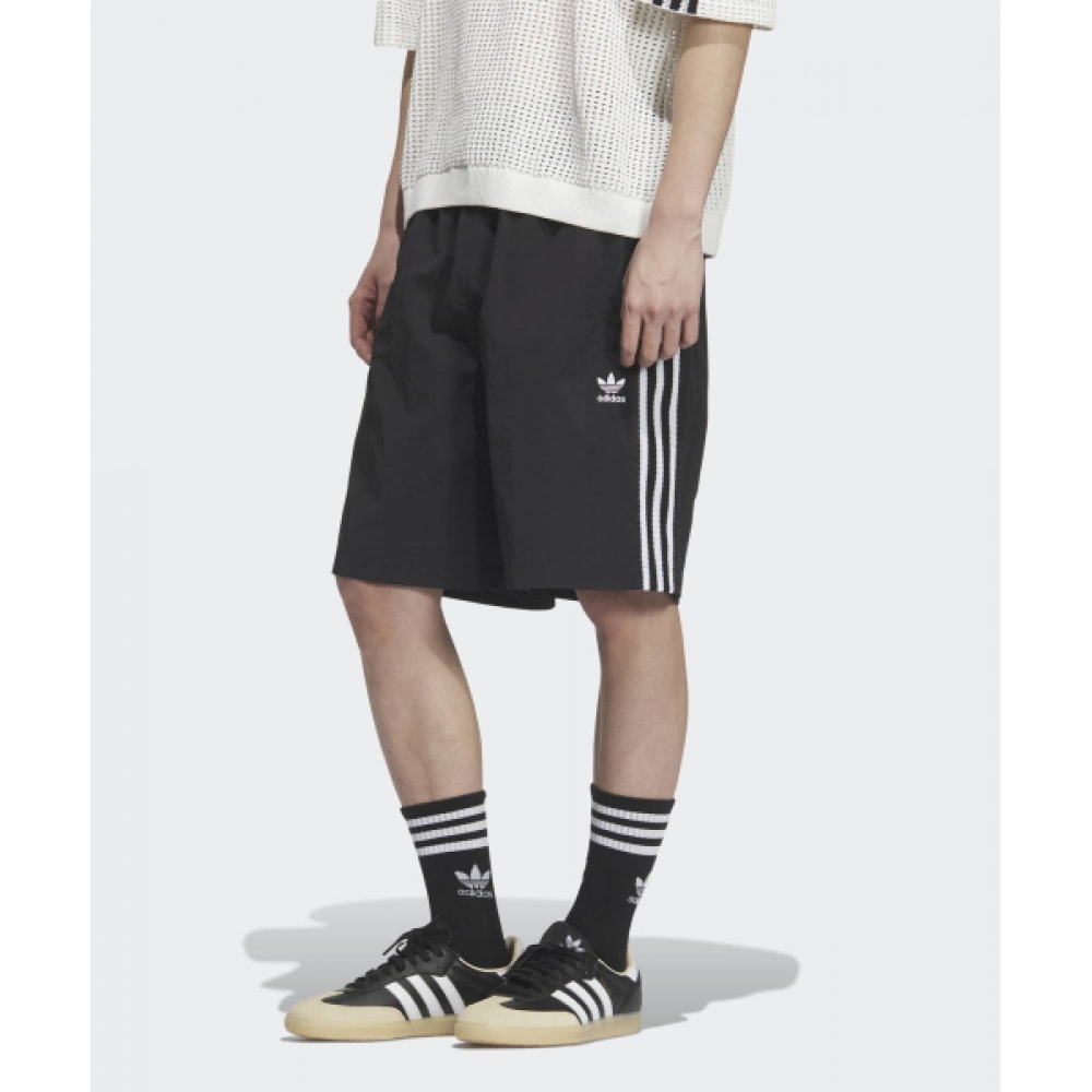 ADIDAS ウーブンショートパンツ ブラック KC0154