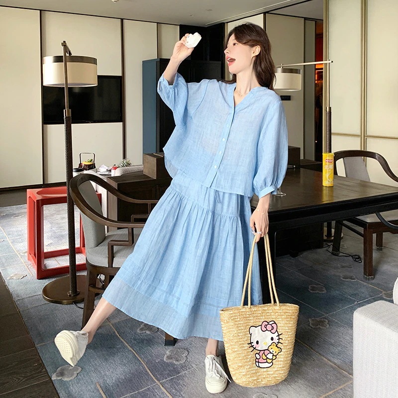 ブルーの爽やかなトップス2ピース 2024 サマーシックなスラウチーホリデースタイルミディスカートシャツセットスカート