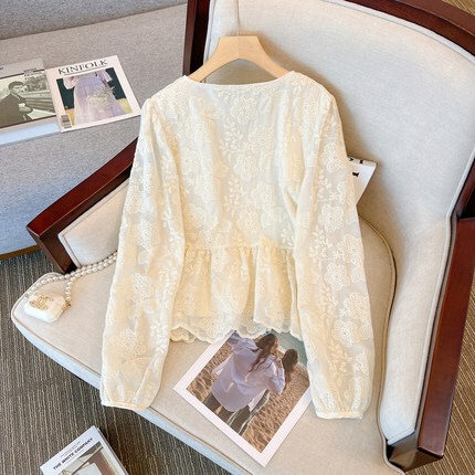 トップス レディース シャツ ブラウス 袖あり 長袖 パフスリーブ アプリコット シンプル カジュアル 大人 上品 お洒落 主役級 存在感 春 秋 10代 20代 刺繍 花柄 Vネック 韓国 お出かけ