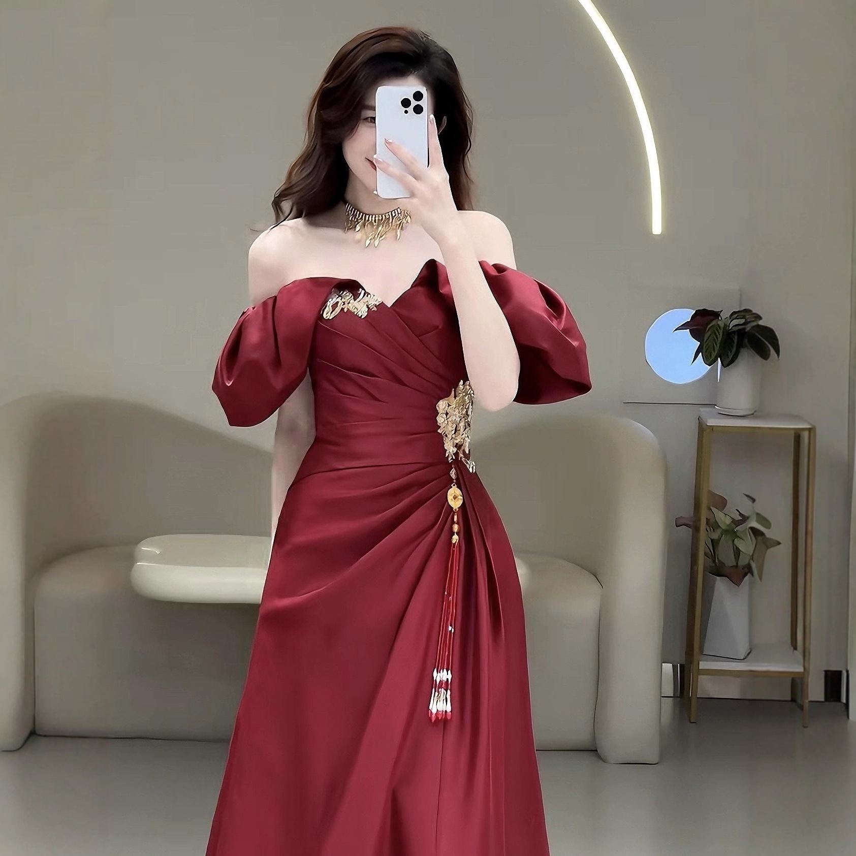 オフショルダーのトーストドレスブライダルモーニングローブハイエンド控えめな贅沢ユニークな婚約宴会司会ドレス