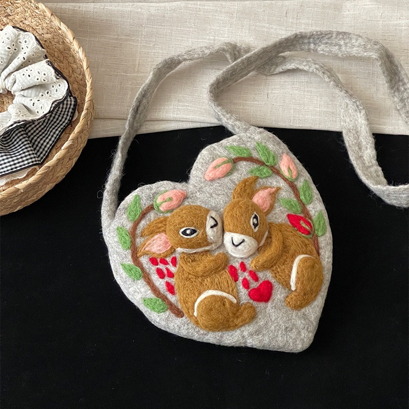 かわいいリスのハート型羊毛フェルトバッグ手作り精緻立体動物ショルダーバッグ重工業
