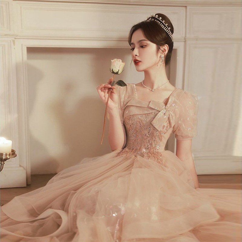 タキシードの新型宴会の気質は軽くて豪華です高級シャンパン色のフランス方襟年会芸考スカートの女性です