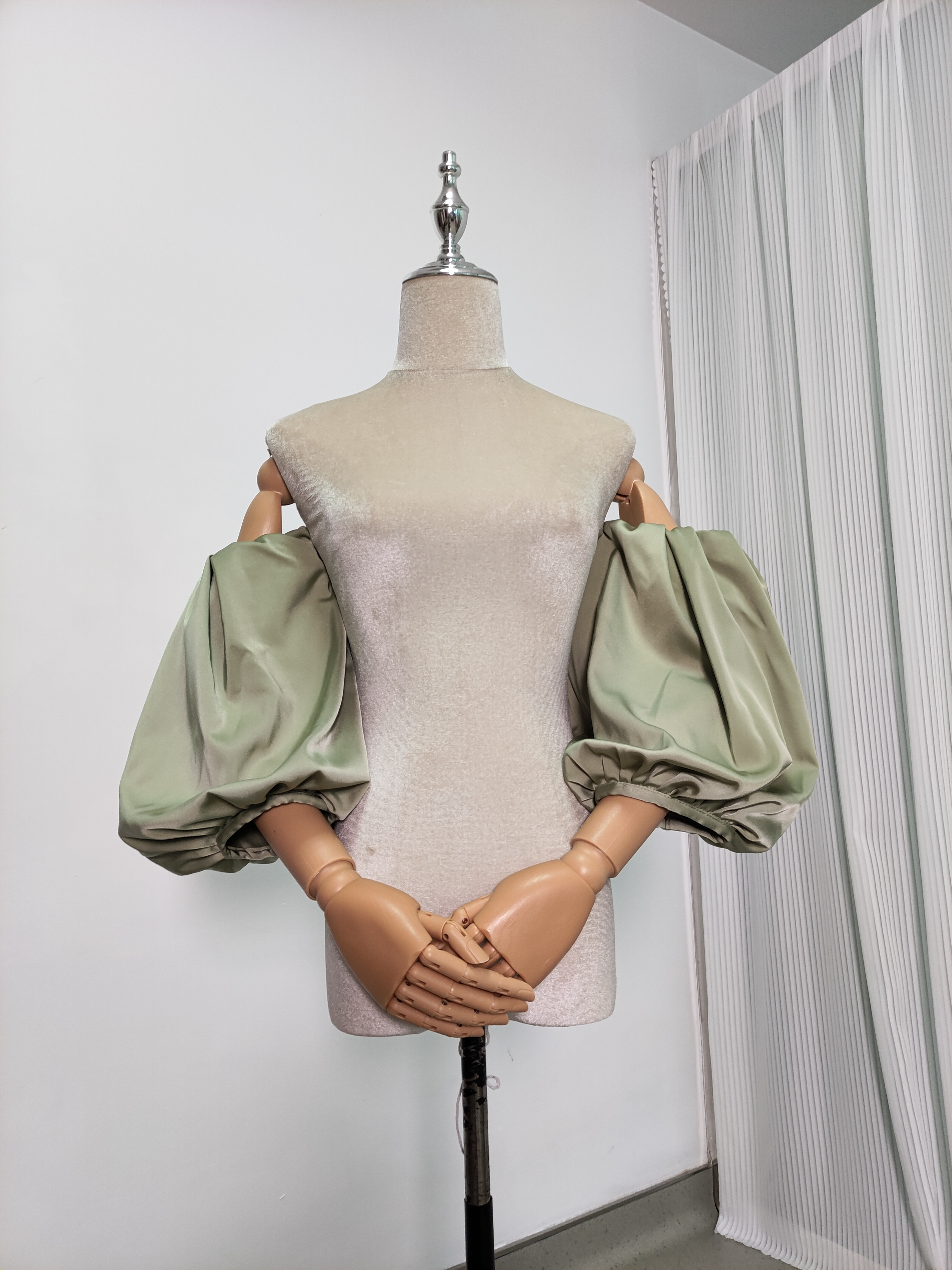 パフスリーブ ピスタチオグリーン 取り外し袖 ストレッチ 滑らか 色直し ブライダル 結婚式 可愛い