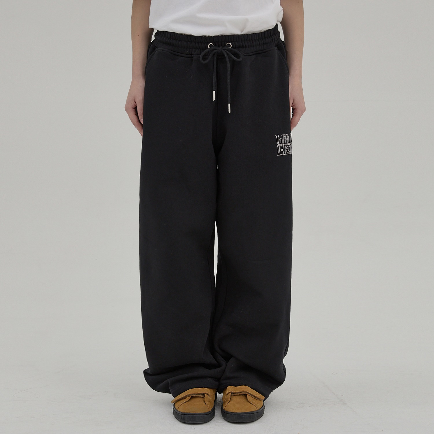 Logo Applique Sweatpants BLACK