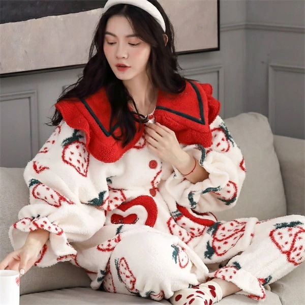 苺柄 もこもこ ルームウェア 上下セット パジャマ 冬 長袖 寝巻き 部屋着 暖かい あったか モコモコ 大人用 ふわふわ レディース 女性用 かわいい 可愛い ギフト プレゼント