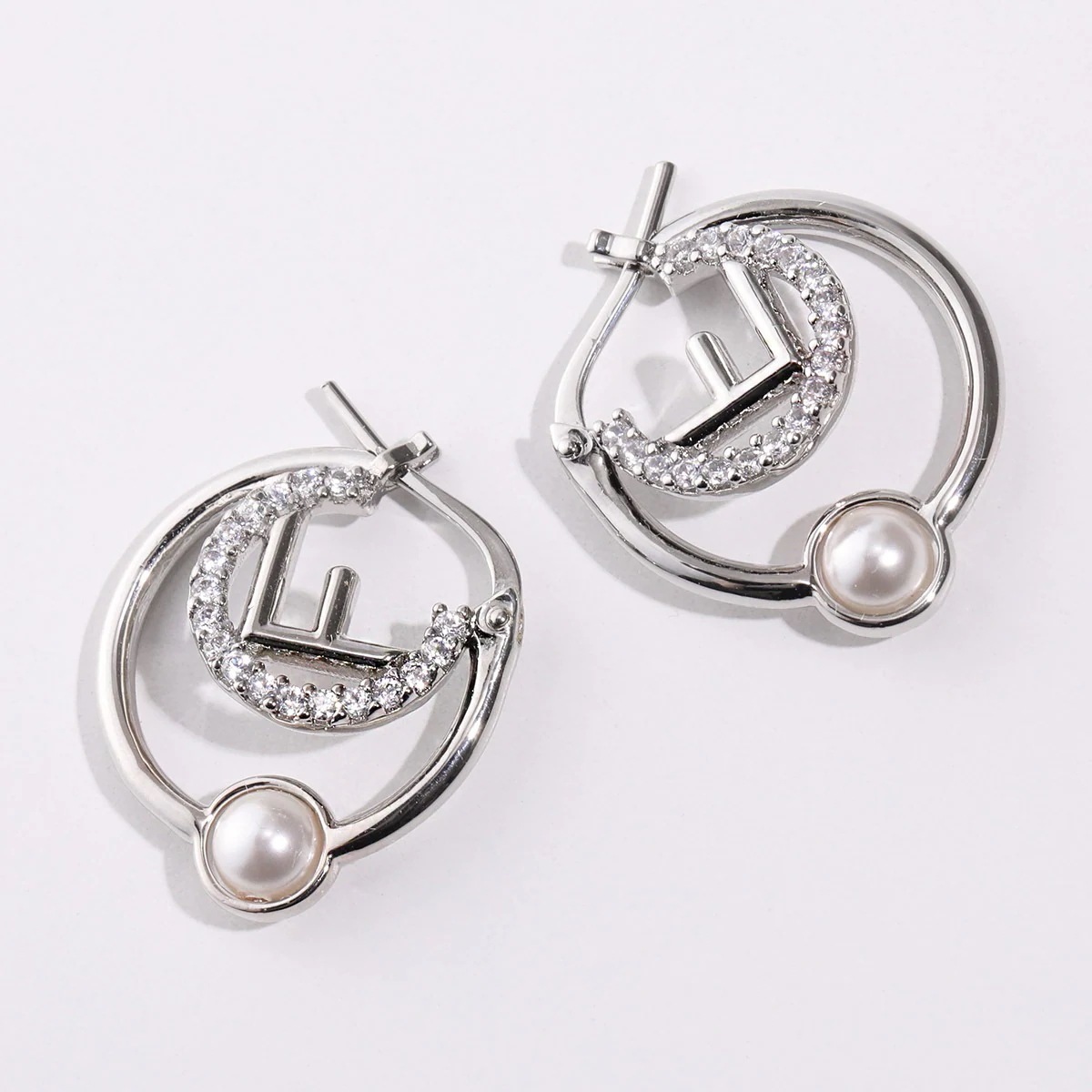 FENDI フェンディ ピアス F IS FENDI エフ イズ 8AK516 A8SJ レディース パール ロゴ アクセサリー 8AK516A8SJ F1NHW 【mega】