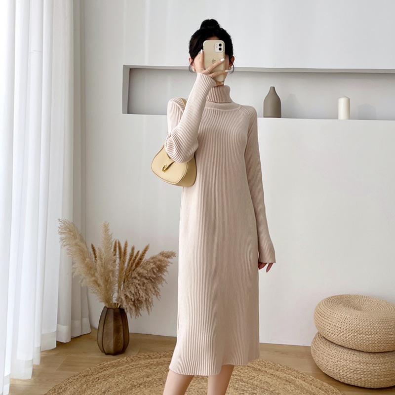 秋冬の新型高襟セーターのスカートはゆったりしています中には膝を越えてニットのボトムスカートを厚くし