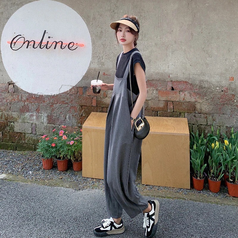 はなび たいかい期间グレーの感あふれるベルト付きパンツのセットレディース用で25 の新モデルレラックス感のあるワイドレッグパンツと T シャツの 2 点セットです