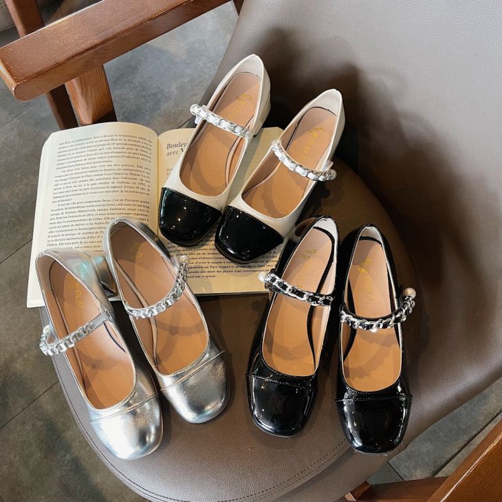 チャンキーヒール ストラップ ラウンドトゥ ベルト付 かわいい ローヒール 歩きやすい PU キラキラ 太ヒール ガーリー シンプル お洒落 レディース 大人 韓国ファッション【k3-jy0038】【