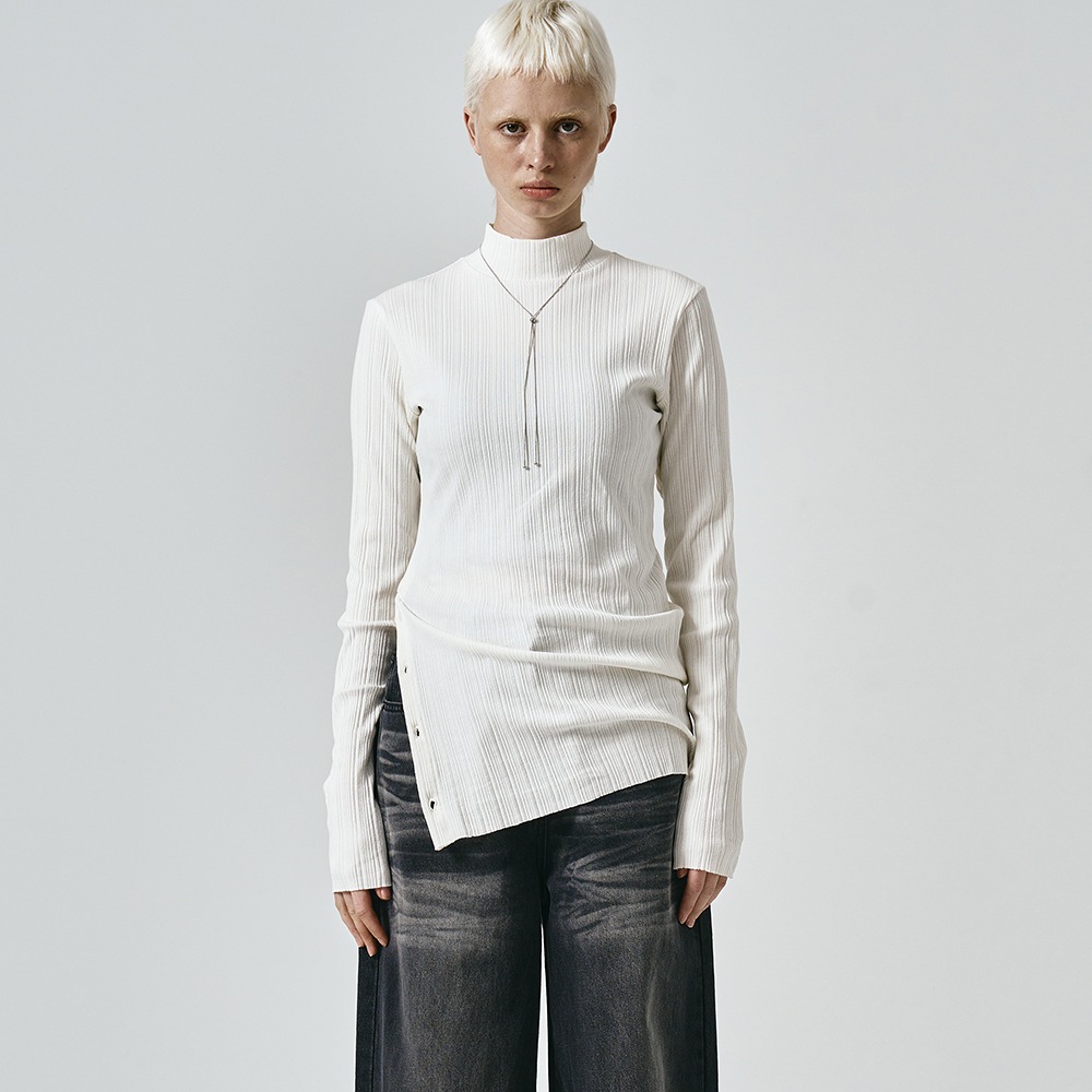 【NOIER】 MULTIRIBBED MOCK NECK TSHIRT : IVORY