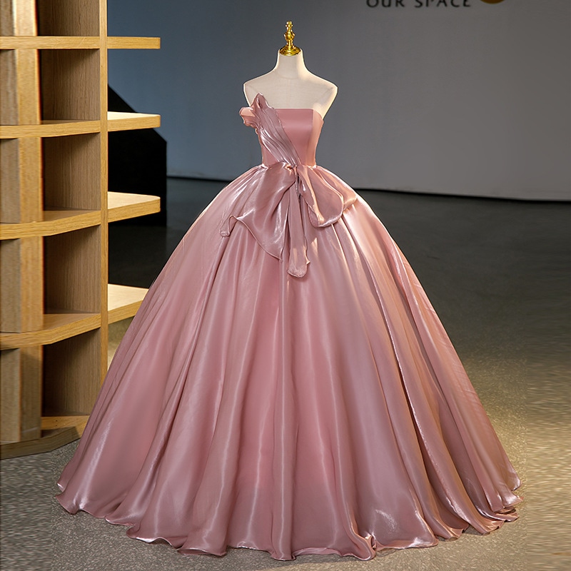 2026年ダスティローズサテンブライダルガウンストラップレスバックレススリミングふっくらとしたスカートの大学入試ドレス