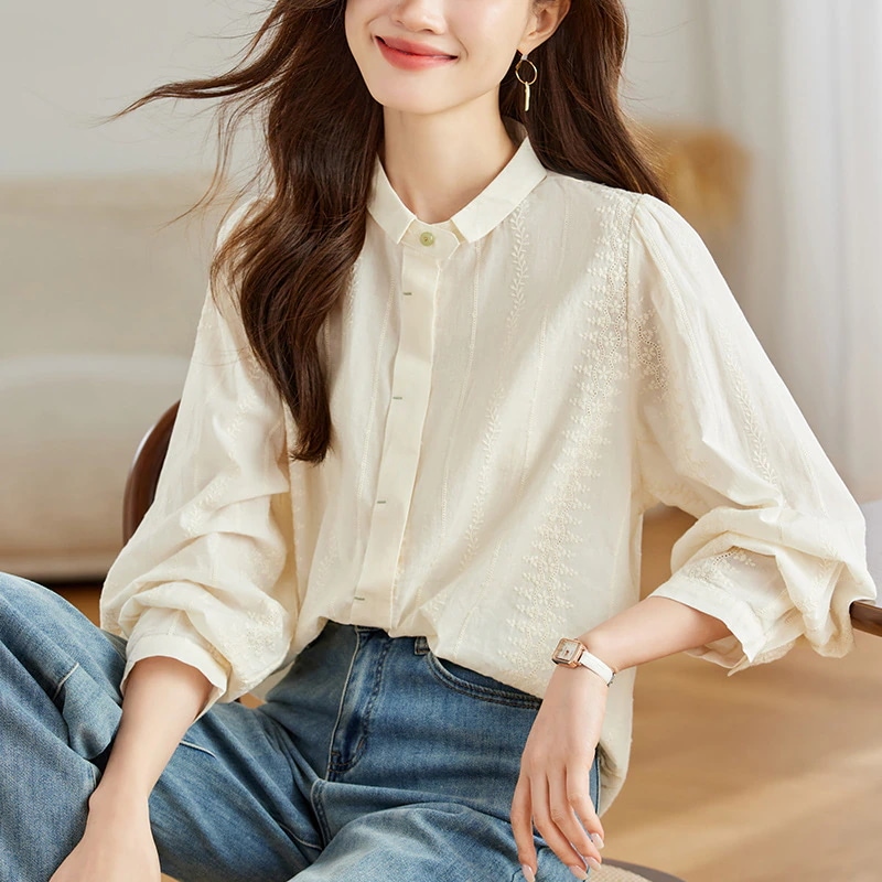 2025年春の新作レディース長袖韓国風ホワイトシャツ - ユニークなデザインシンプルでエレガントな重ね着トップス