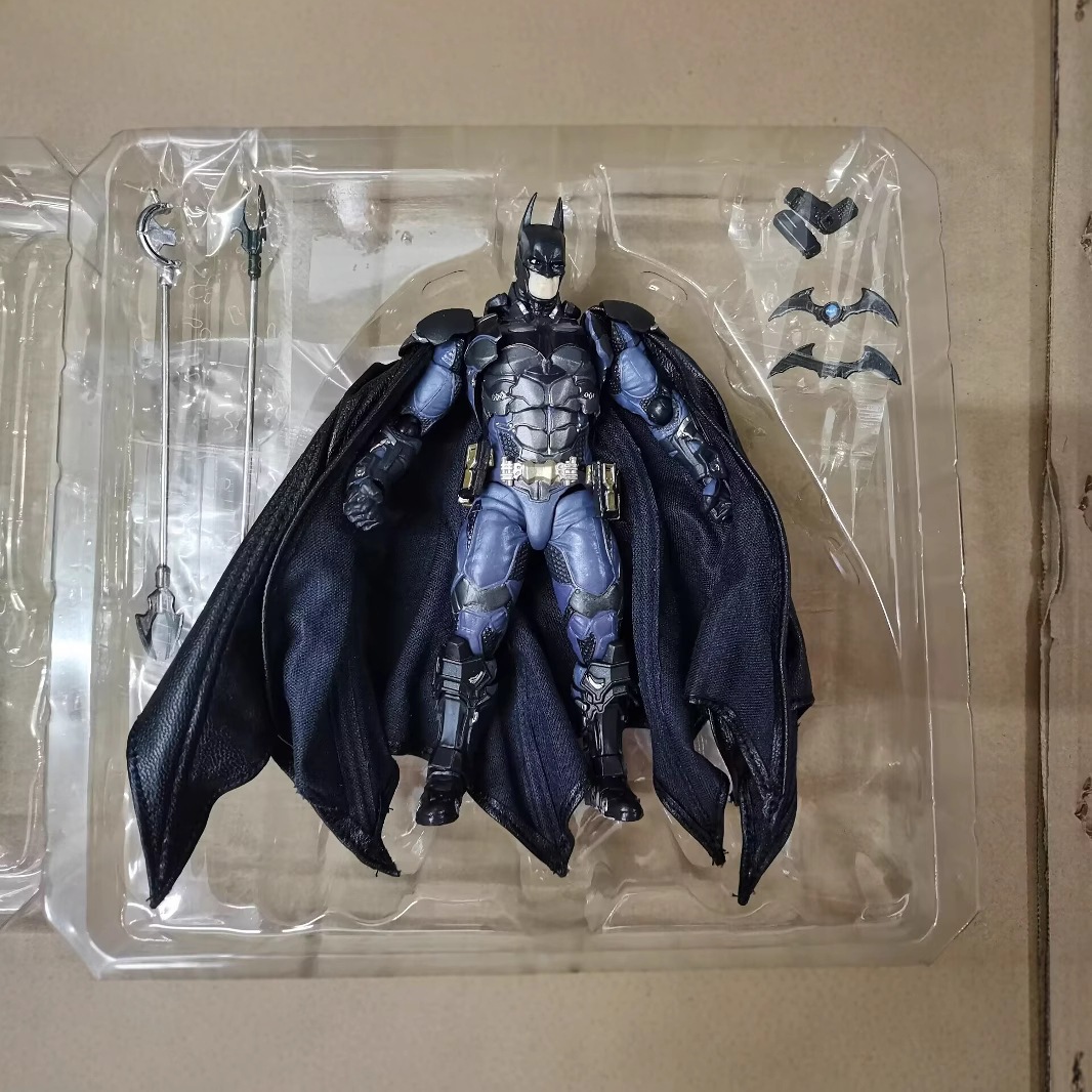 リボルテック バットマン アーカムナイト 可動フィギュア 箱入り