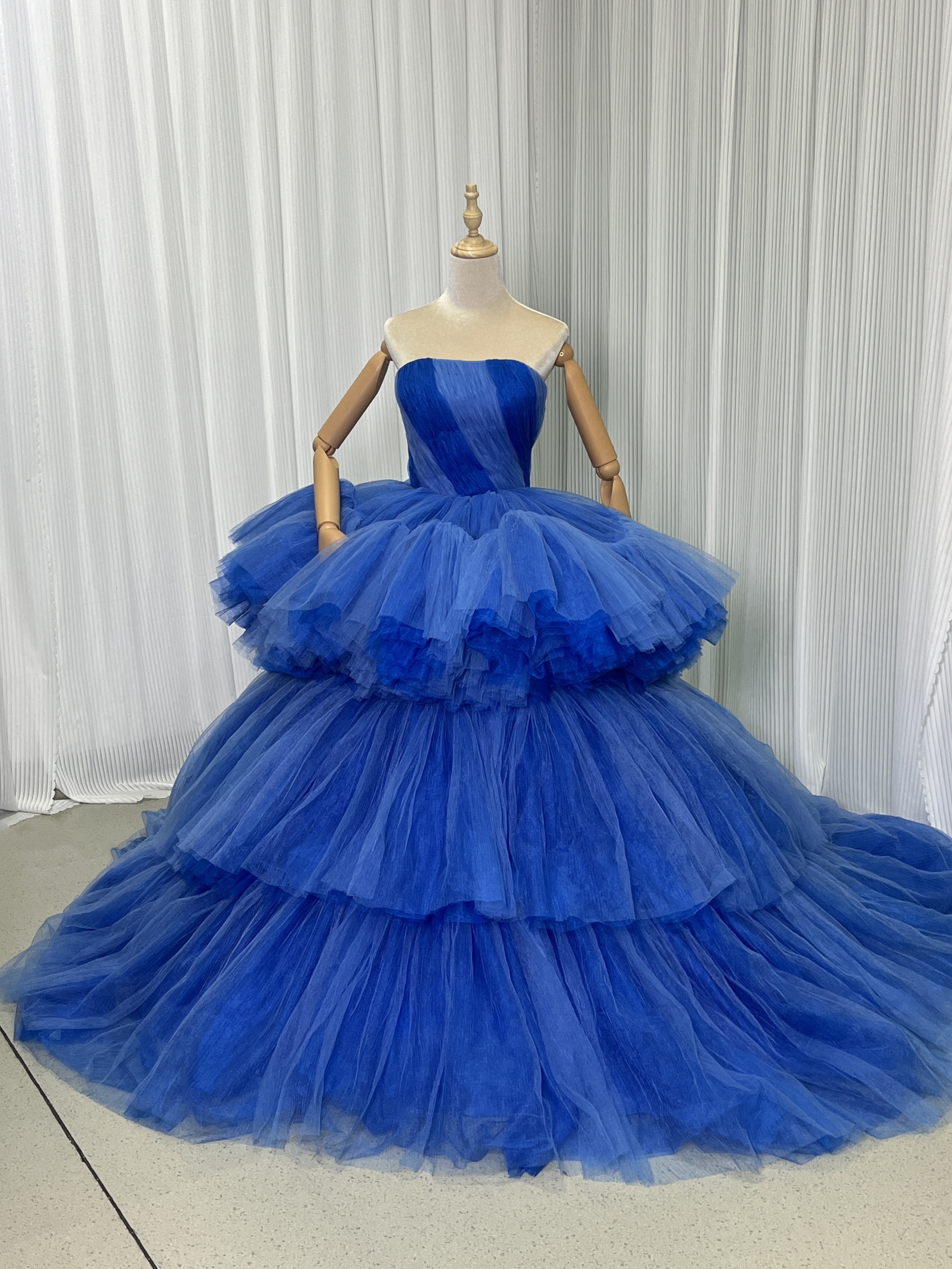 カラードレス ボリュームドレス ブルー ベアトップ プリンセスライン グラデーション 編み上げ 花嫁