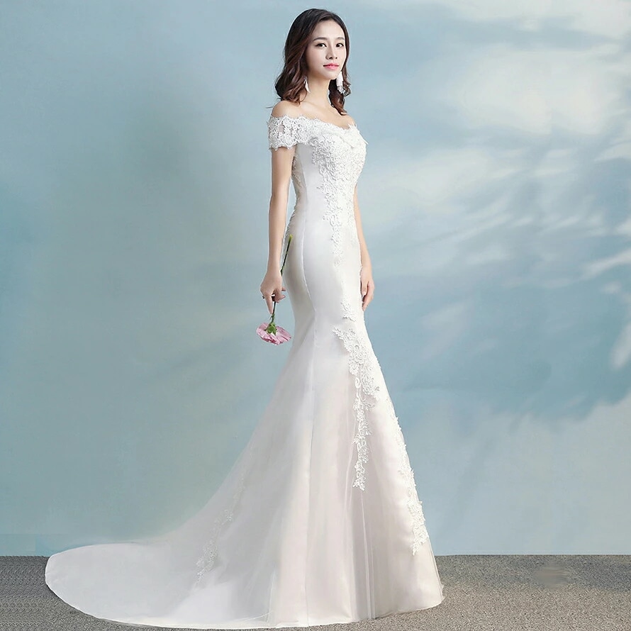 マーメイド ウェディングドレス着後レビュー特典女性らしい大人っぽい雰囲気 二の腕をさりげなくカバー胸元のラインでデコルテもキレイに見せてくれるロールカラードレス 一文字デザイン オフショル トレーン有