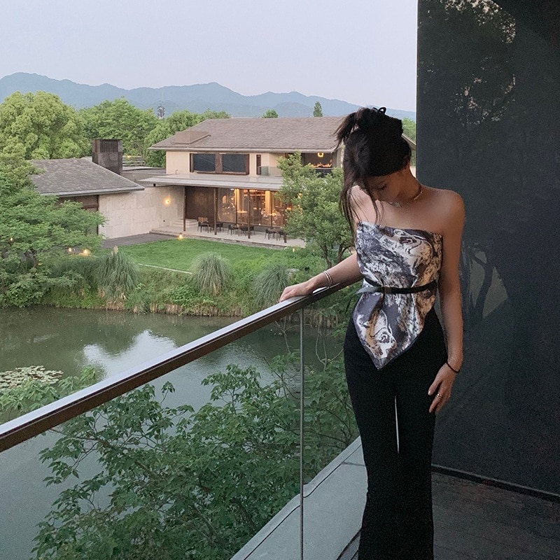 トップス レディース プルオーバー チュニック チューブトップ きれいめ 個性的 夏服 ノースリーブ 袖なし オフショルダー スリム タイト 細身 ストレート アシンメトリー INSスタイル インスタ