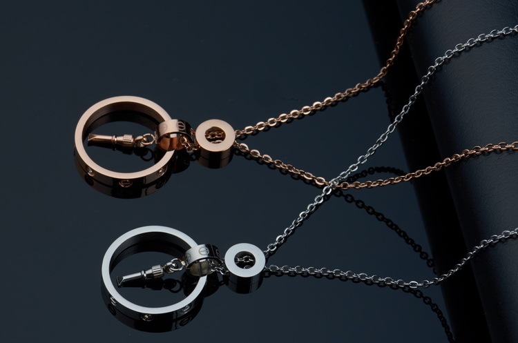 安心国内発送送料無料(^o^)／ペアネックレス人気　ペアネックレス安い　ステンレス ペアネックレス　カップルネックレス チタンペンダントネックレス お互いの愛情の絆　sg0169