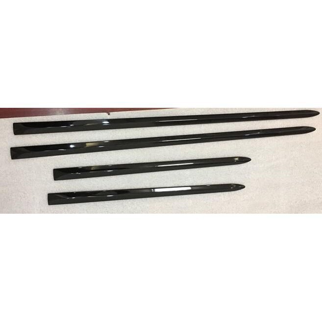 レンジローバーイヴォーク Evoque専用ドアロアガーニッシュ 左右セット 黒　4ｐセット