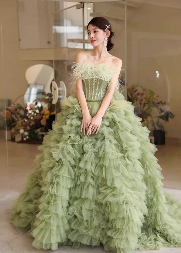 豪華！パーティードレス グリーン ベアトップ フェザー 花嫁/前撮り