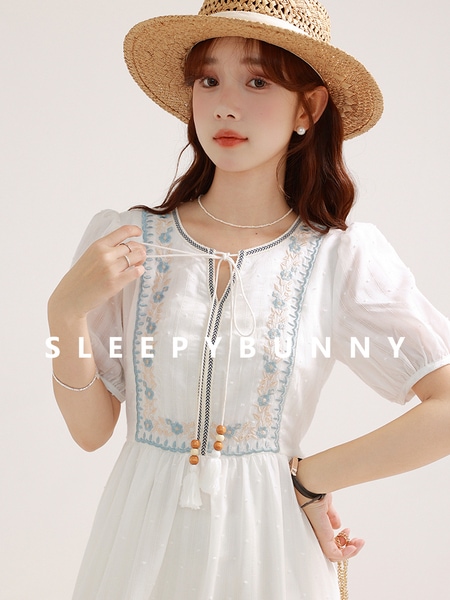 Sleepy Rabbit 立体ワンピース 七分袖 カジュアル刺繍