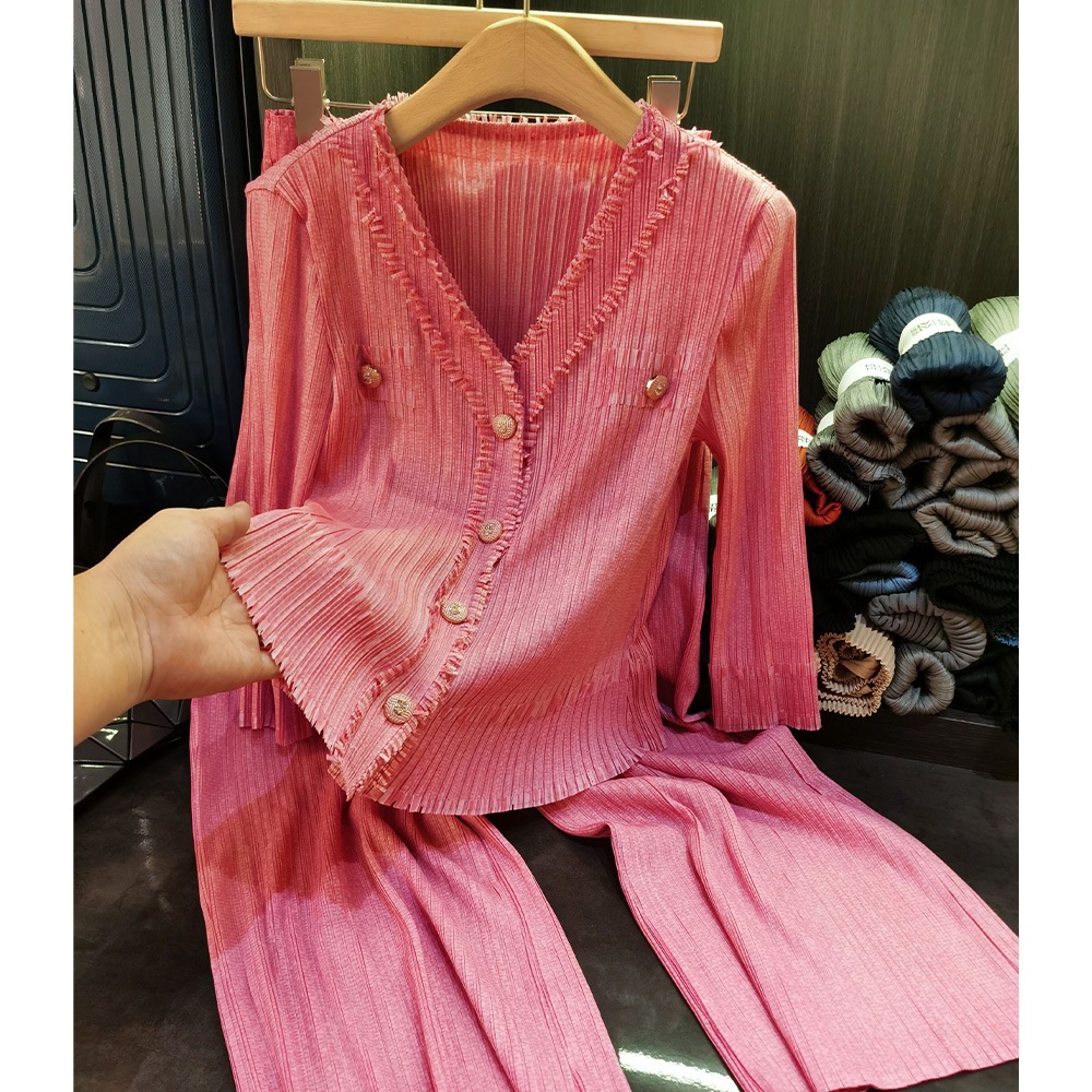 気質の小さいvネックの長袖のしわの上着のワイドパンツの2つのセットの秋のファッションスーツ