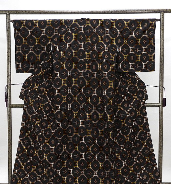 紬 未着用美品 正絹 絹結城紬 井桁燕絣模様 身丈160.5cm 裄丈65cm 紬 未使用 新古品 着物 b4043