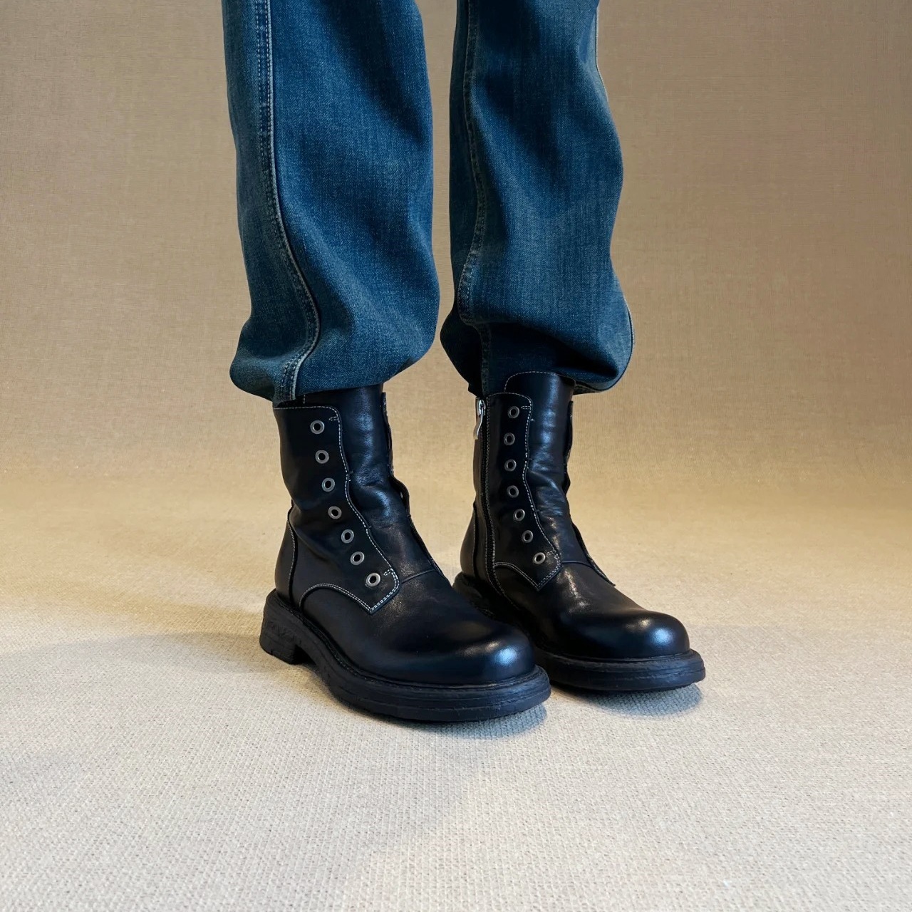 11 Cowhideバージョンブリティッシュスタイルの太い丸い丸いヘッドオートバイスタイル女性のための小さな短いブーツ革の厚いかかとのサイドジッパーマーティンブーツ 2222222