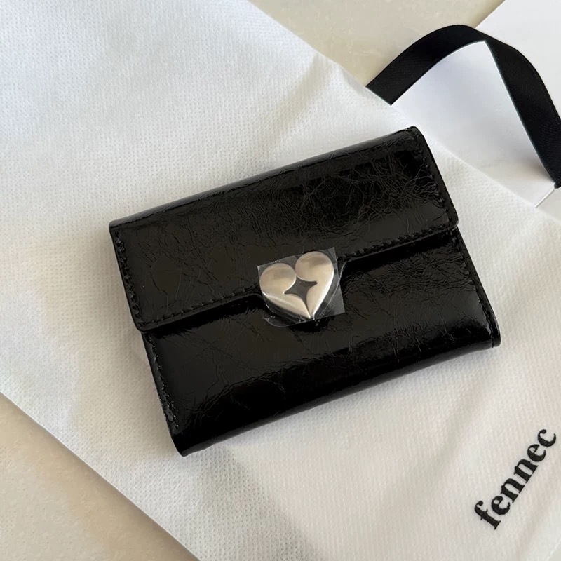 HEARTY FLAP WALLET 韓国　人気　財布　折りたたみ　二つ折り　小さい　ショルダーバッグ プレゼント 韓国ブランド　三つ折り　アパレル雑貨