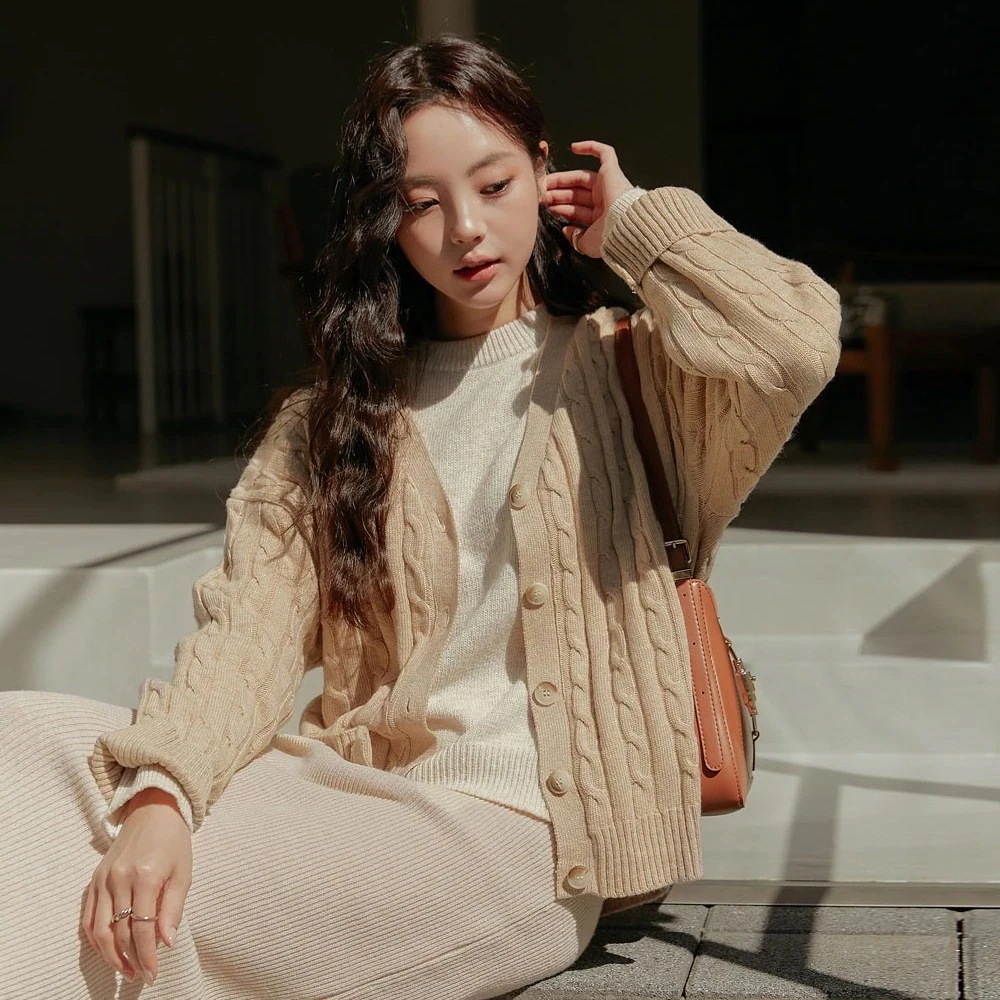 ケーブル編みルーズカーディガン