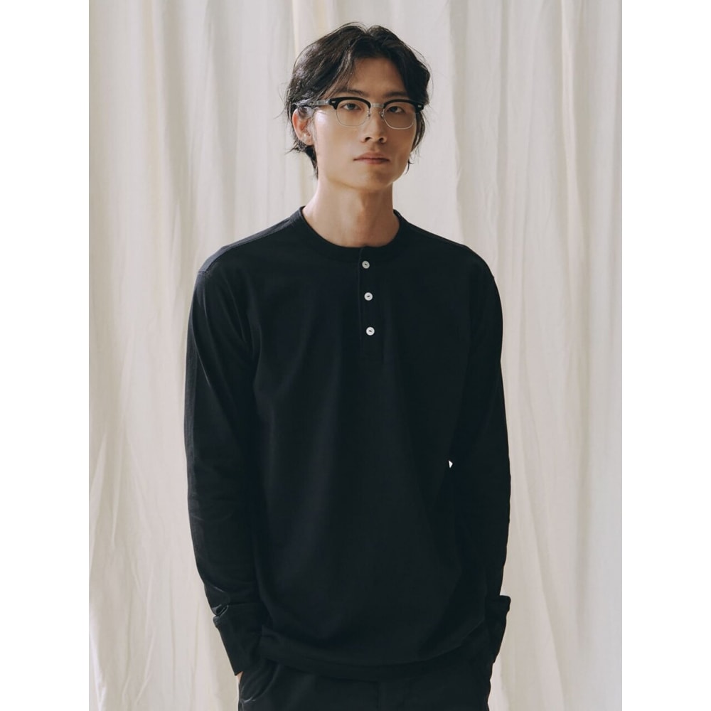 ユニバーサルオーバーオールヘンリーネックロングスリーブ T シャツブラック