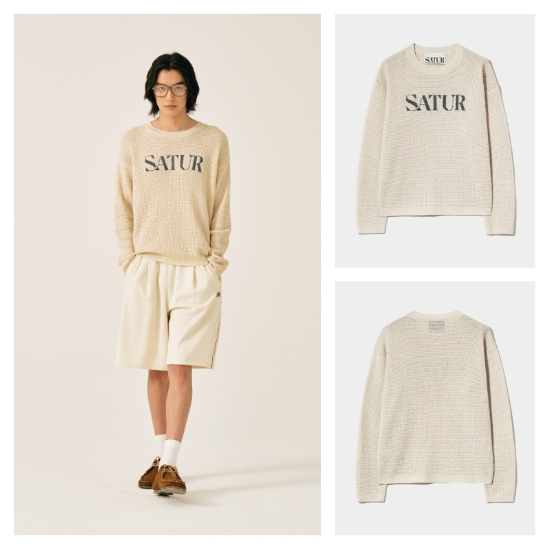 【SATUR】 LOGO EMBROIDERY CREW NECK KNIT : RESORT IVORY