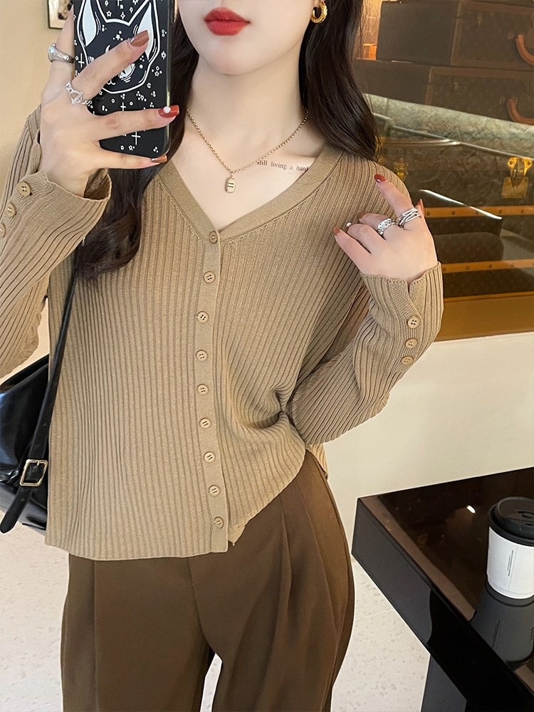 2023新しい緩い大きなヤードVネックは長袖ジャンパーニットカーディガン女性の春と秋の無地のトップス女性の薄いセクションを外に取る