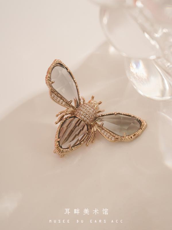 ブローチ 入学式 卒業式 クリスタル 蜂 昆虫 ライト ハイエンド 精巧 メンズ レディース スーツ ユニーク ハイエンド 装飾 アクセサリー ジュエリー ファッション