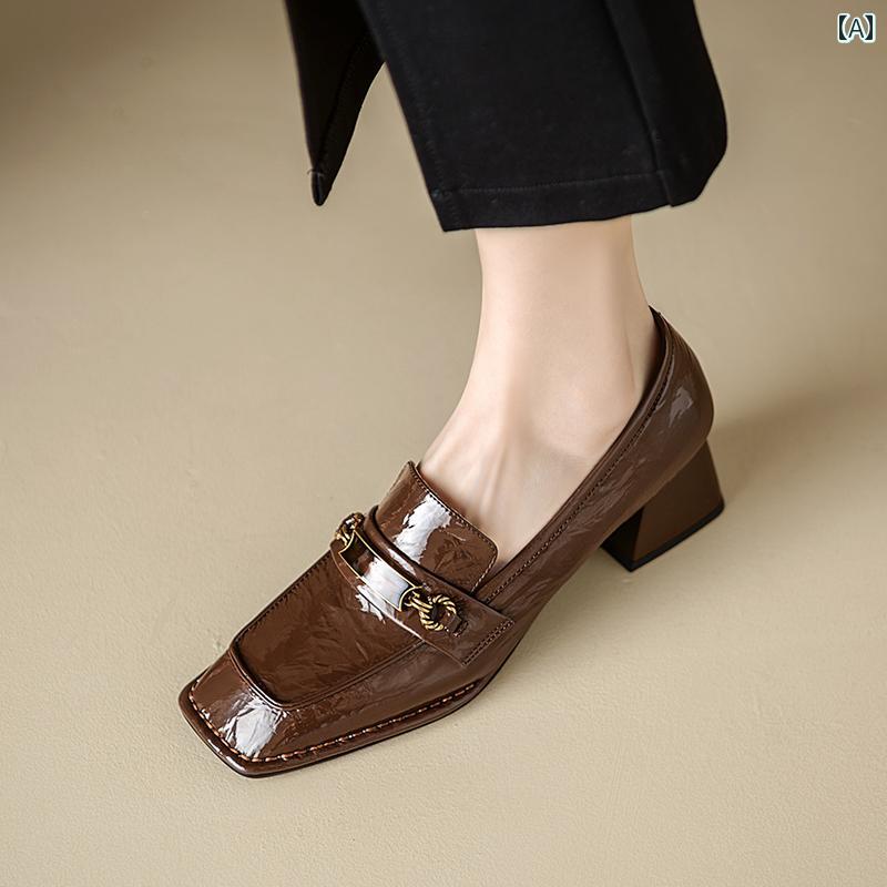 ローファー レディース オフィス 通勤 仕事 春秋 パテントレザー スクエアトゥ シープスキン 女性 太い ヒール 英国 スタイル ミディアム ヒール 深口 シングル シューズ 女性 ソフト ソール