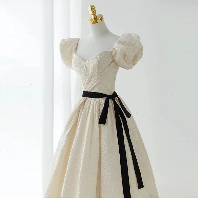 【2枚購入で 3oo円OFF！】生日イブニングドレス2025ワンショルダーオフホワイト宴会ホストイブニングドレス