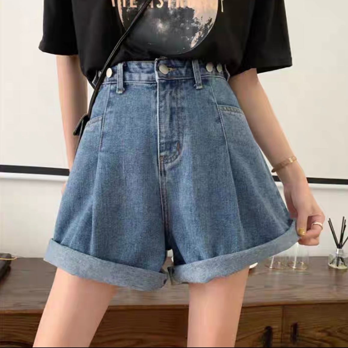 パンツ 韓国風 トレンド ズボン ワイドパンツ ショートパンツ ショート ショート丈 膝丈 ひざ丈 膝上 美脚 脚長 骨格ストレート ワイド 大人可愛い きれいめ シンプル カジュアル 大人 上品