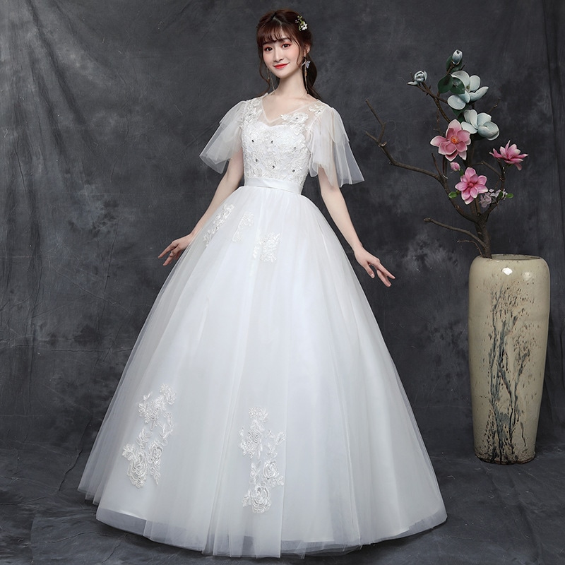 8035ウェディングドレス　白 大きいサイズ フレア袖 Vネック プリンセス Aライン 結婚式二次会　発表会　披露宴　演奏会　小さいサイズ