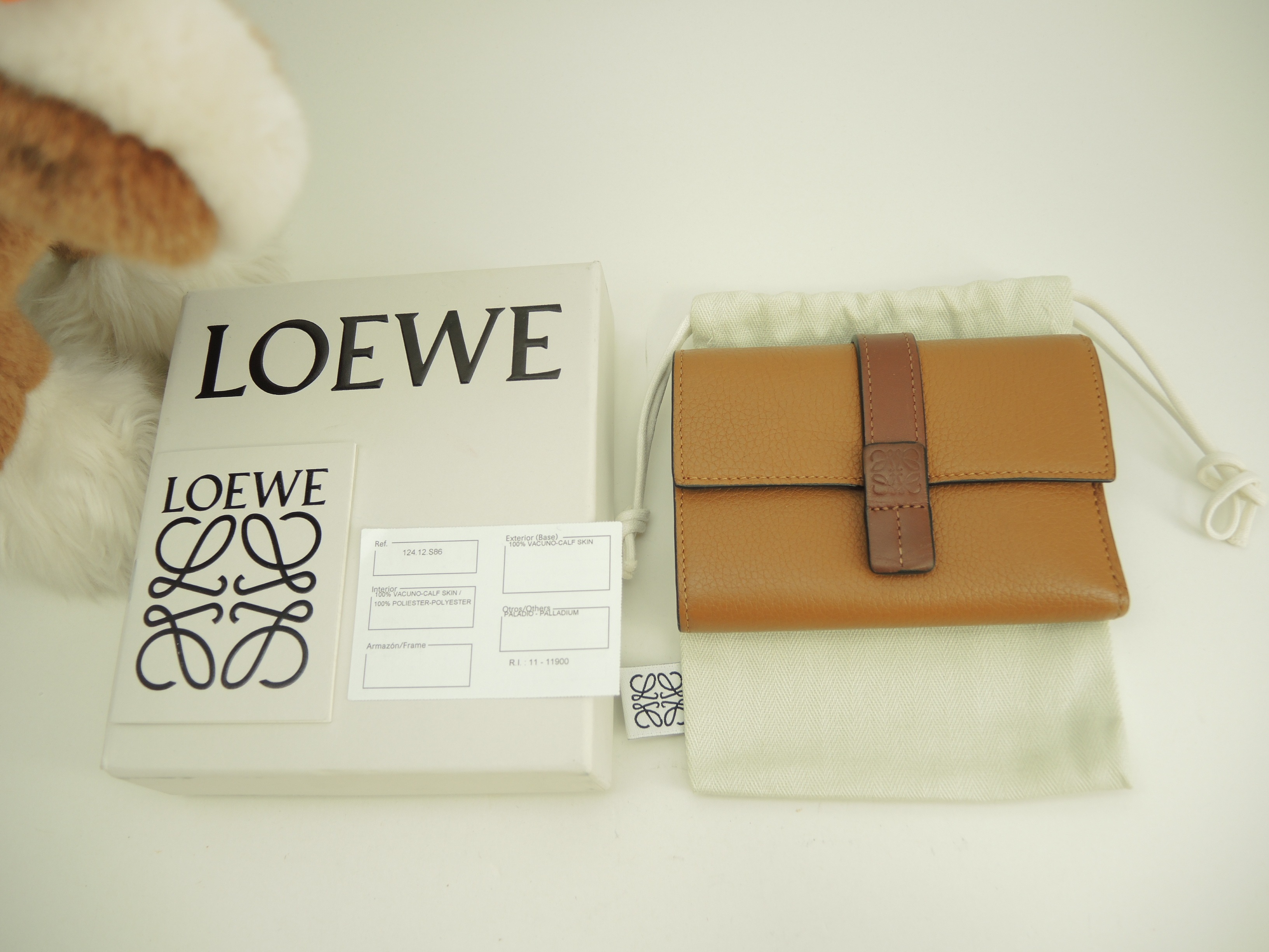 3折コンパクト財布 アナグラム レザー茶 スモール バーティカルウォレット@262009