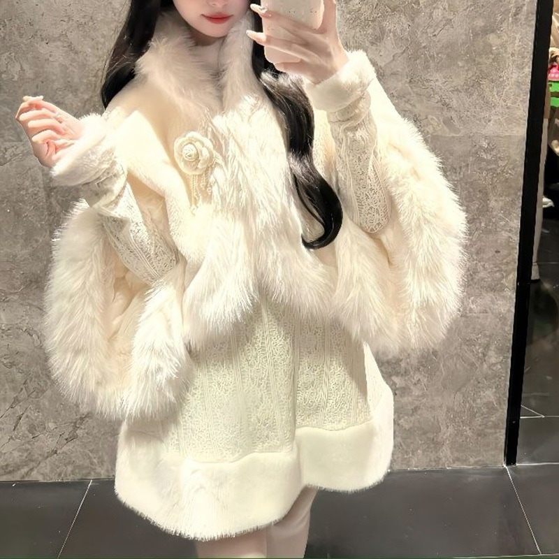 秋冬にぴったりなふわふわのケープコートと長袖ドレスが特徴のエレガントなレディース ツーピース セット 6,767円