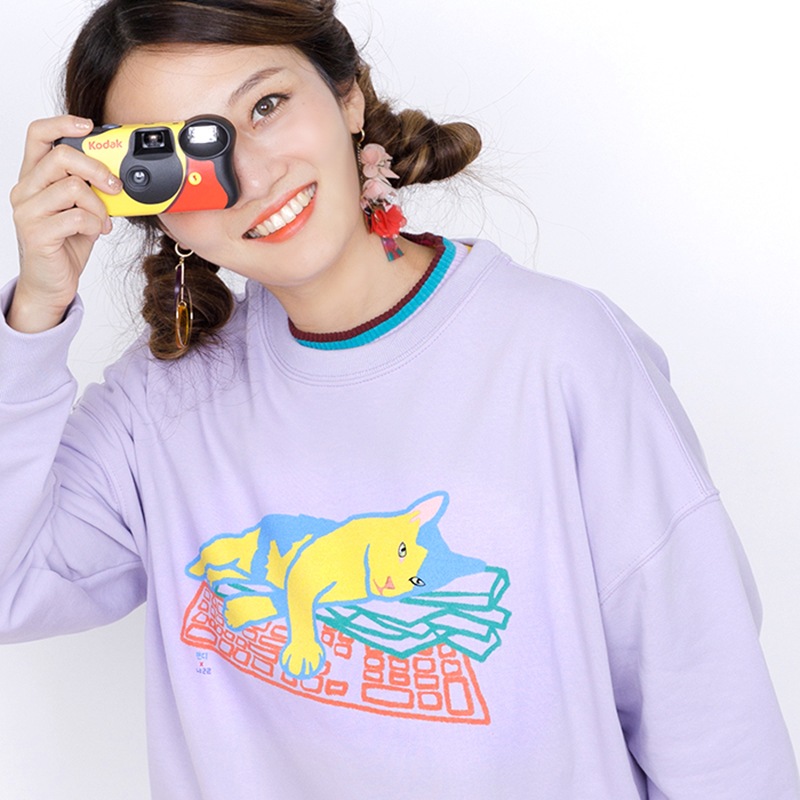 猫プリントライトバイオレットオーバフェットクルーネックTシャツ男女共用