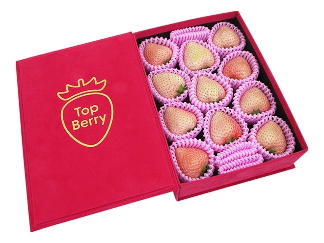 奈良県産 =白いちご コットンベリー= 11粒前後 風袋込約700g ブック型化粧箱　予約 1月下旬以降