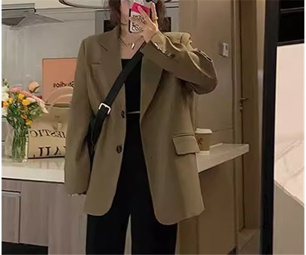 レディース ジャケット スーツ アウター 上着 テーラードジャケット ブレザー ミドル丈 長袖 襟付き スーツカラー ポケット ボタン 大人可愛い シンプル カジュアル おしゃれ かっこいい レトロ