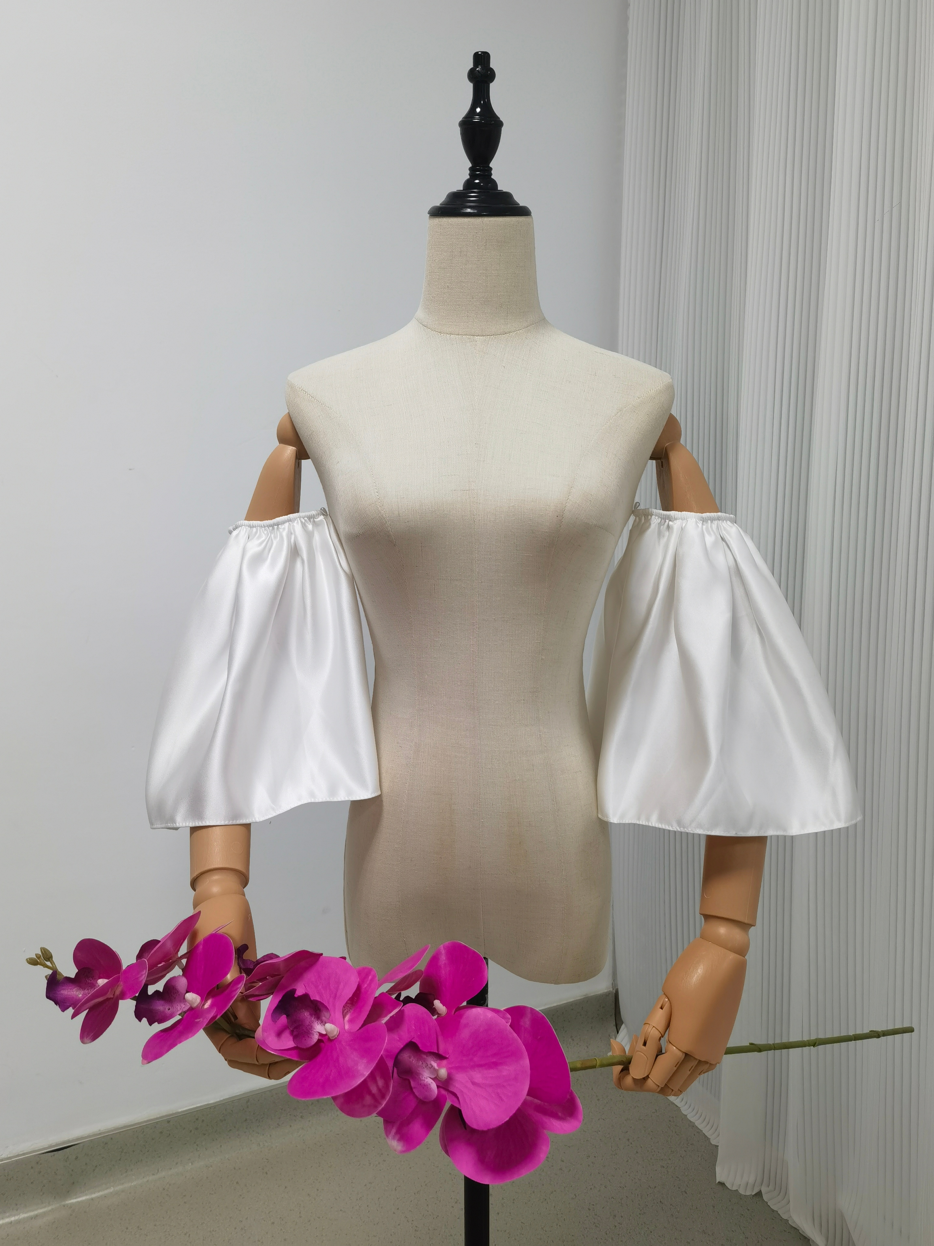 パフスリーブ ストレッチ 光沢サテン 可愛い 色直し ウエディングドレス 結婚式 前撮り