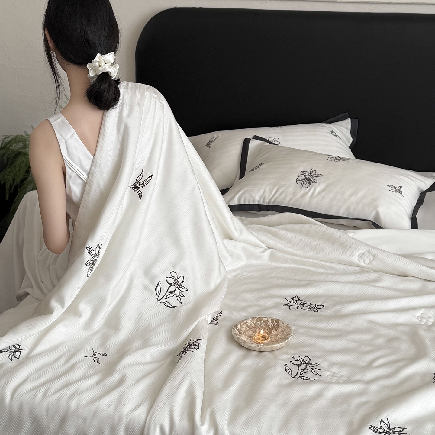 5.12【迅速な発送】Luban シンプル ラグジュアリー 上品刺繍 薄 洗濯機可 水洗い 天絲 ジャカード 夏掛け布団 エアコン用