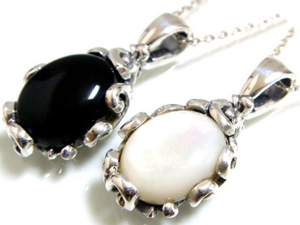 シルバーアクセサリーインパクト抜群！二人のペアシルバーペンダント/プレゼント/ギフト/アクセサリー