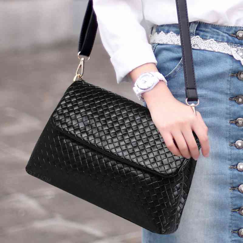 ショルダーバッグ レディース 人気 軽い 春 斜めがけ 冬 縦長 黒 2ウェイ カジュアル 帆布 ミニ 小さめ ナイロン 秋 軽量 大容量 レザー 大きめ 赤 旅行 本革 バッグ 40代 ブランド 夏