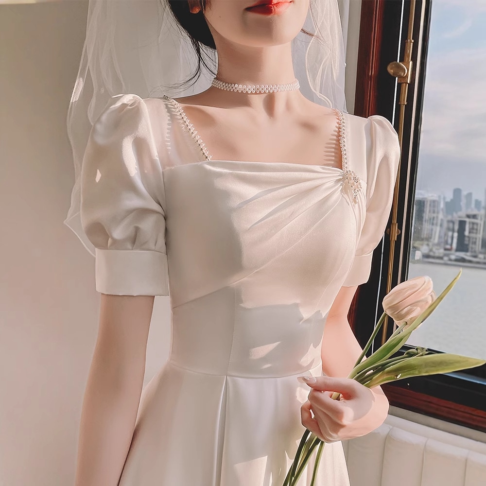 女性の宴会のための白いドレスサテン証明書登録は通常白いスカートを着用しスリムに見えるようになり