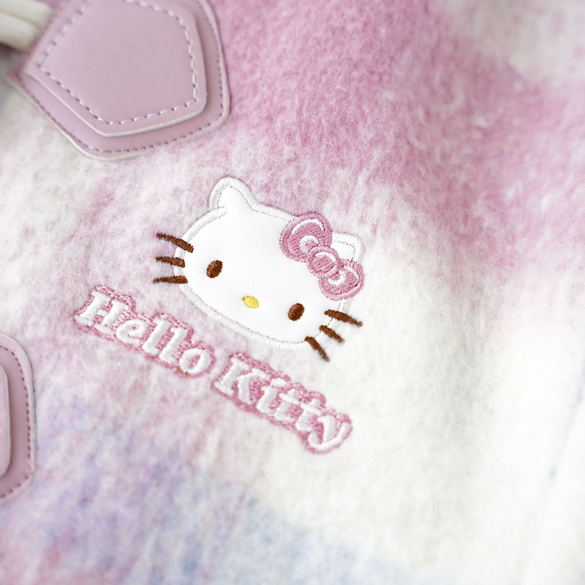 ハローキティ冬の新型女性子供服カジュアルチェックのコートは綿を挟んで中の子供服を厚くして保温する