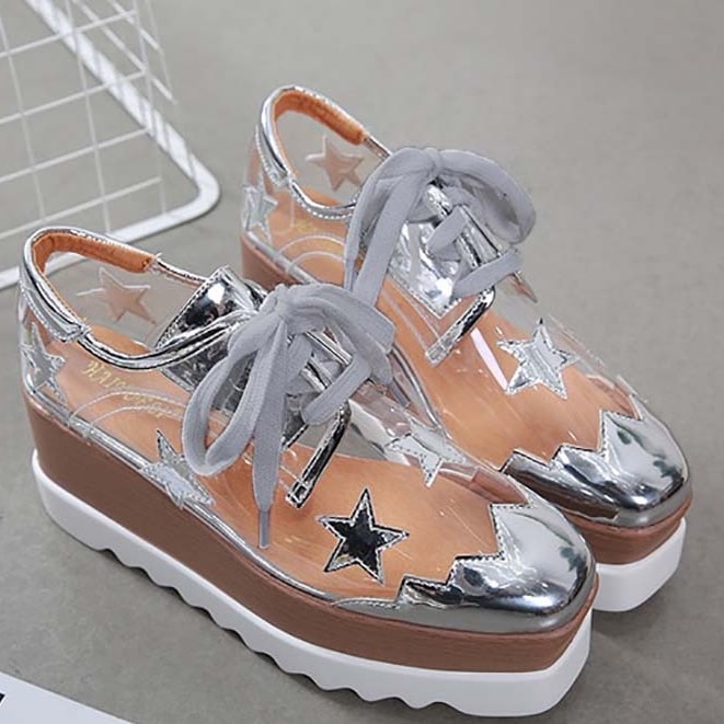 サマーシューズ 厚底 シースルー シルバー35即納 レースアップ 透明 予約 スニーカーブーツ シルバー ゴールド 星柄 スリッポン ローファー モカシン ウエッジソール 21.5-25cm swee